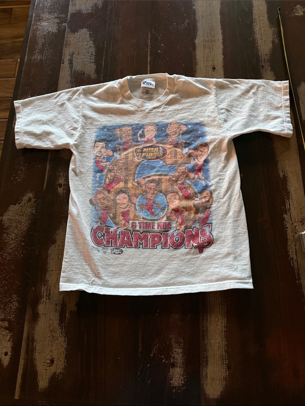 NBA 6 Time Champions Chicago Bulls Graphic Tee - White